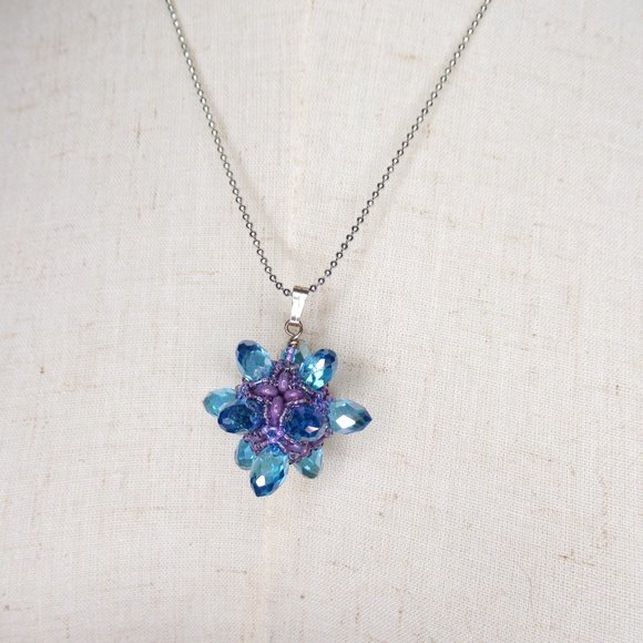 Blue Crystal 3d Beaded Bead pendant - Picture 5 of 15